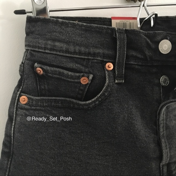 {New} Levi's high waisted vtg. looking shorts 24 - Picture 3 of 8